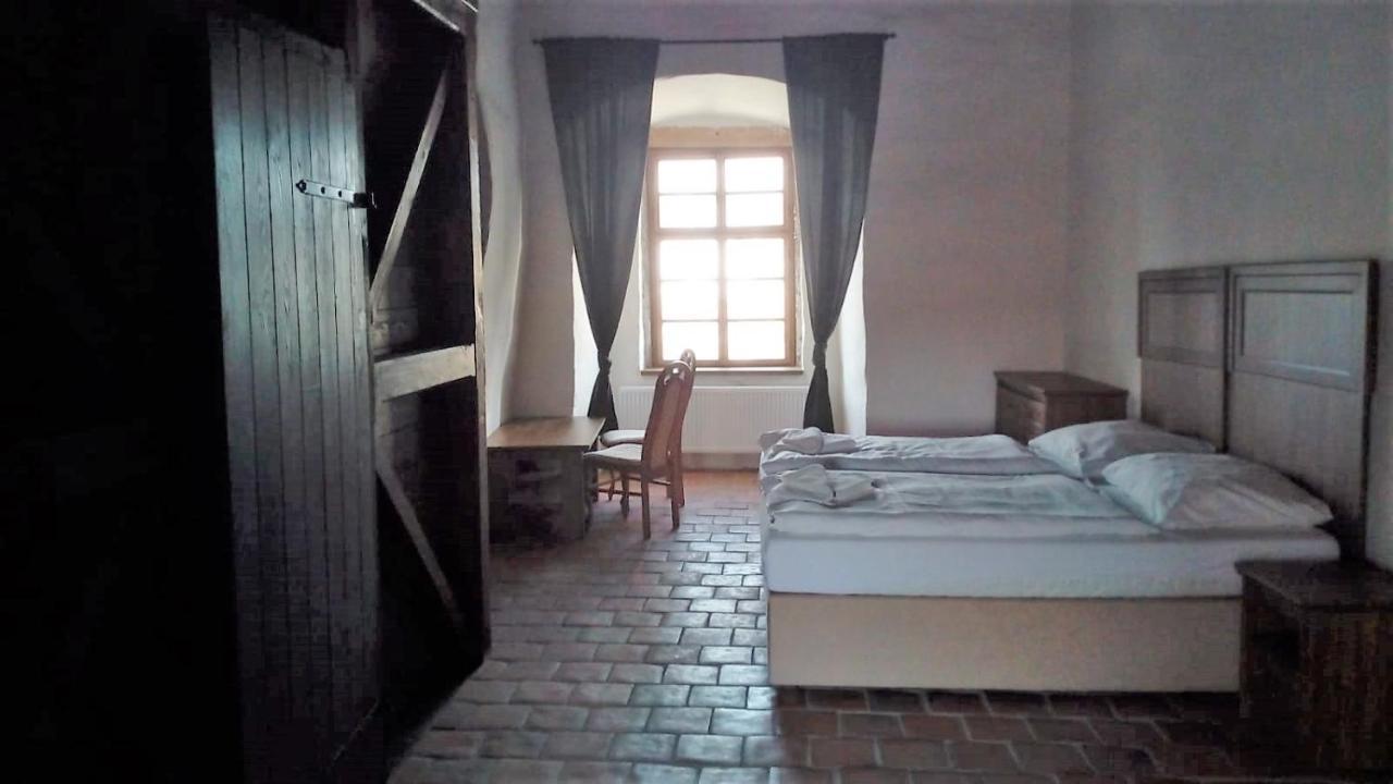 Zamek Kolstejn - Hotel Chateau Goldenstein Branná Exterior photo