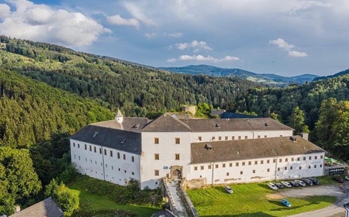 Zamek Kolstejn - Hotel Chateau Goldenstein Branná Exterior photo