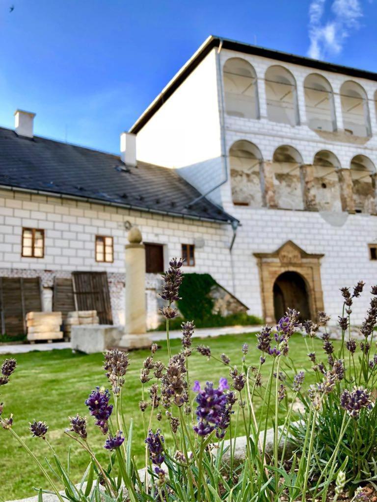 Zamek Kolstejn - Hotel Chateau Goldenstein Branná Exterior photo